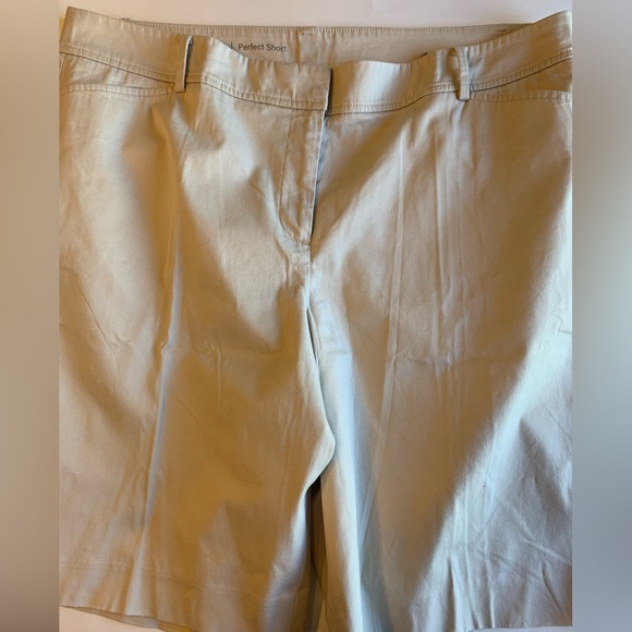 TALBOTS Khaki Perfect Shorts, women 16 - Picture 3 of 5